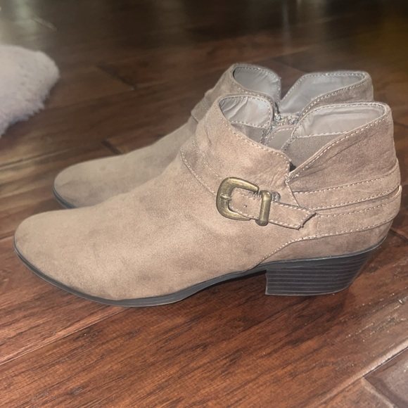 St. John's Bay Shoes - St. John’s Bay taupe tan brown suede shoes Larissa low heel ankle booties 7.5